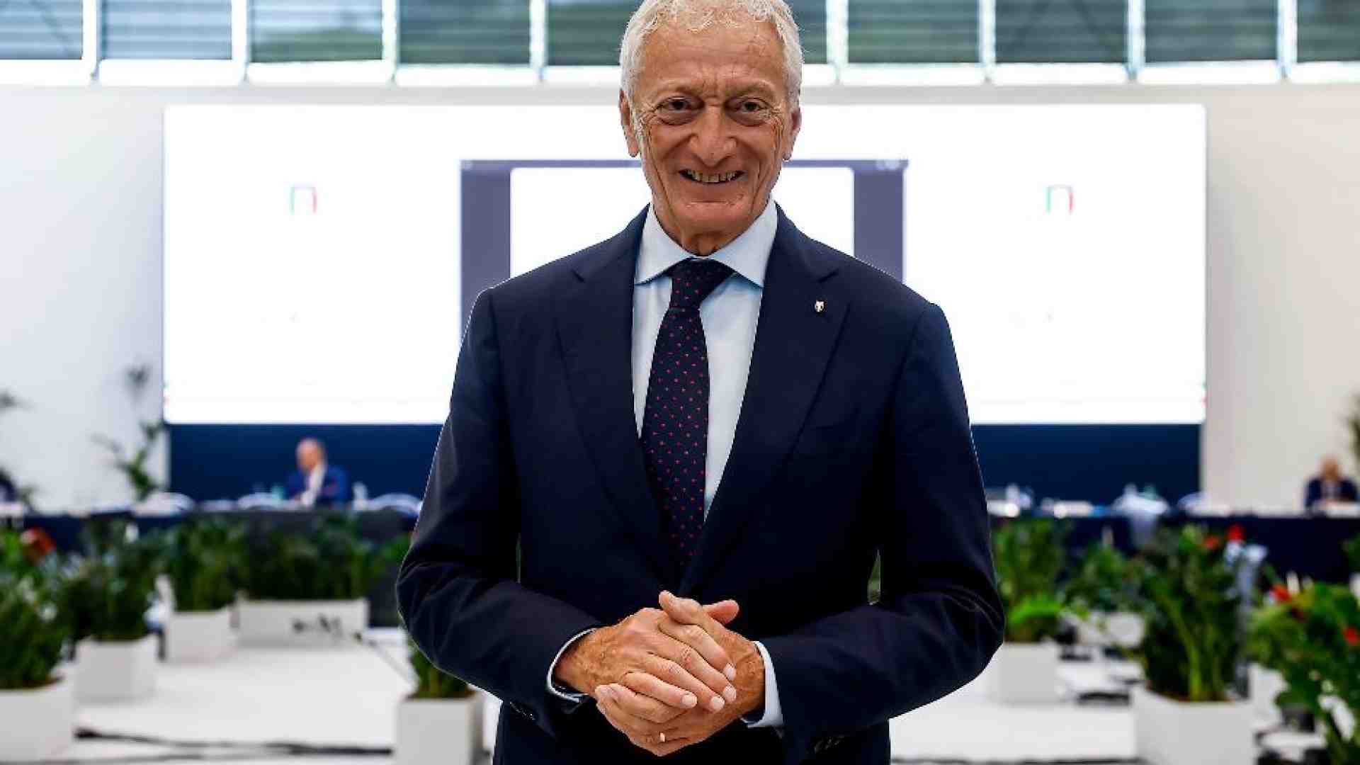Immagine di Chi è Luciano Buonfiglio, il nuovo presidente del Coni (che è stato un canoista)