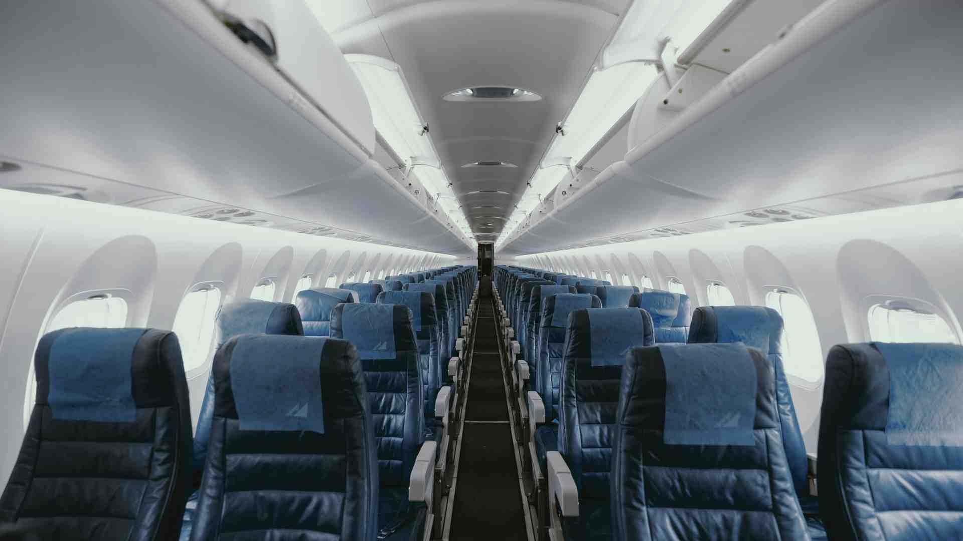 Immagine di L'Ue vuole il bagaglio a mano gratuito, ma così lo pagherà anche chi viaggia senza