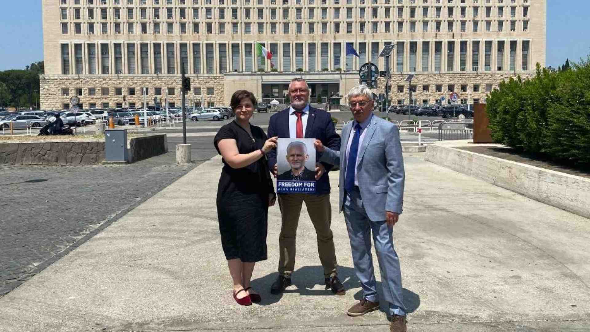 Immagine di Ucraina, l'appello dei tre Nobel: «Ancora possibile la via della pace»