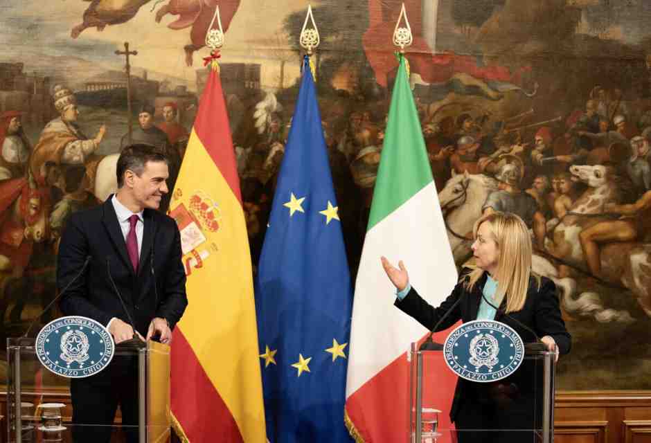 Nato, Meloni mette nel mirino Sánchez: "Mette a rischio la sicurezza di tutti per un pugno di voti"