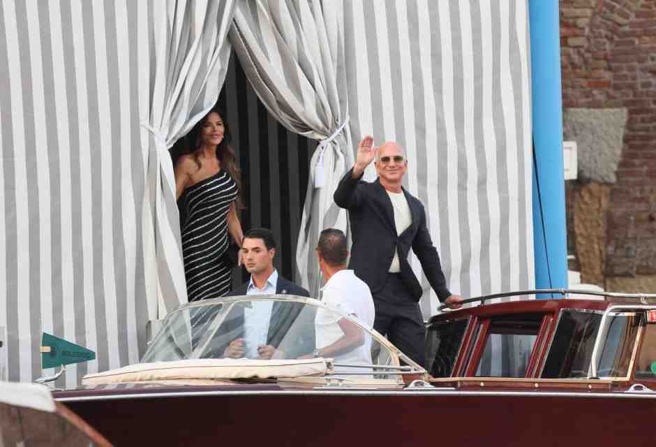 Jeff Bezos e Lauren Sánchez a Venezia per lo sposalizio (foto Getty) <br />