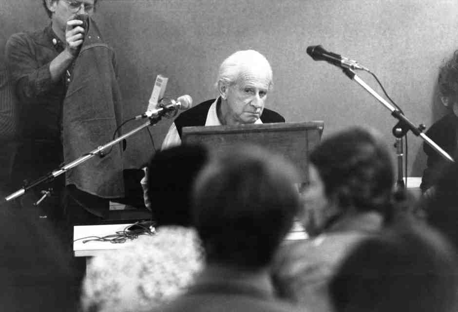 Herbert Marcuse all'Universit&agrave; di Vincennes nel 1974 (foto Getty)
