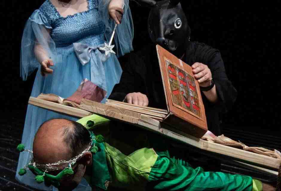 Lo spettacolo di Iodice porta sul palco tanti Pinocchi incarnati da ragazzi portatori di disabilit&agrave; (foto Renato Esposito)&nbsp;<br />
