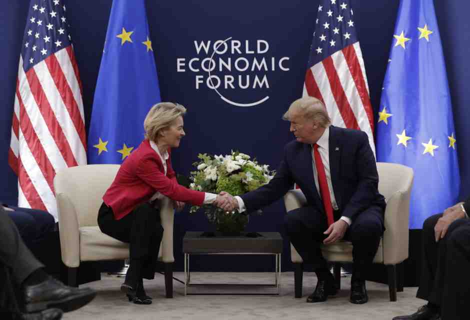 Ursula von der Leyen con Donald Trump (foto Ap, via LaPresse)
