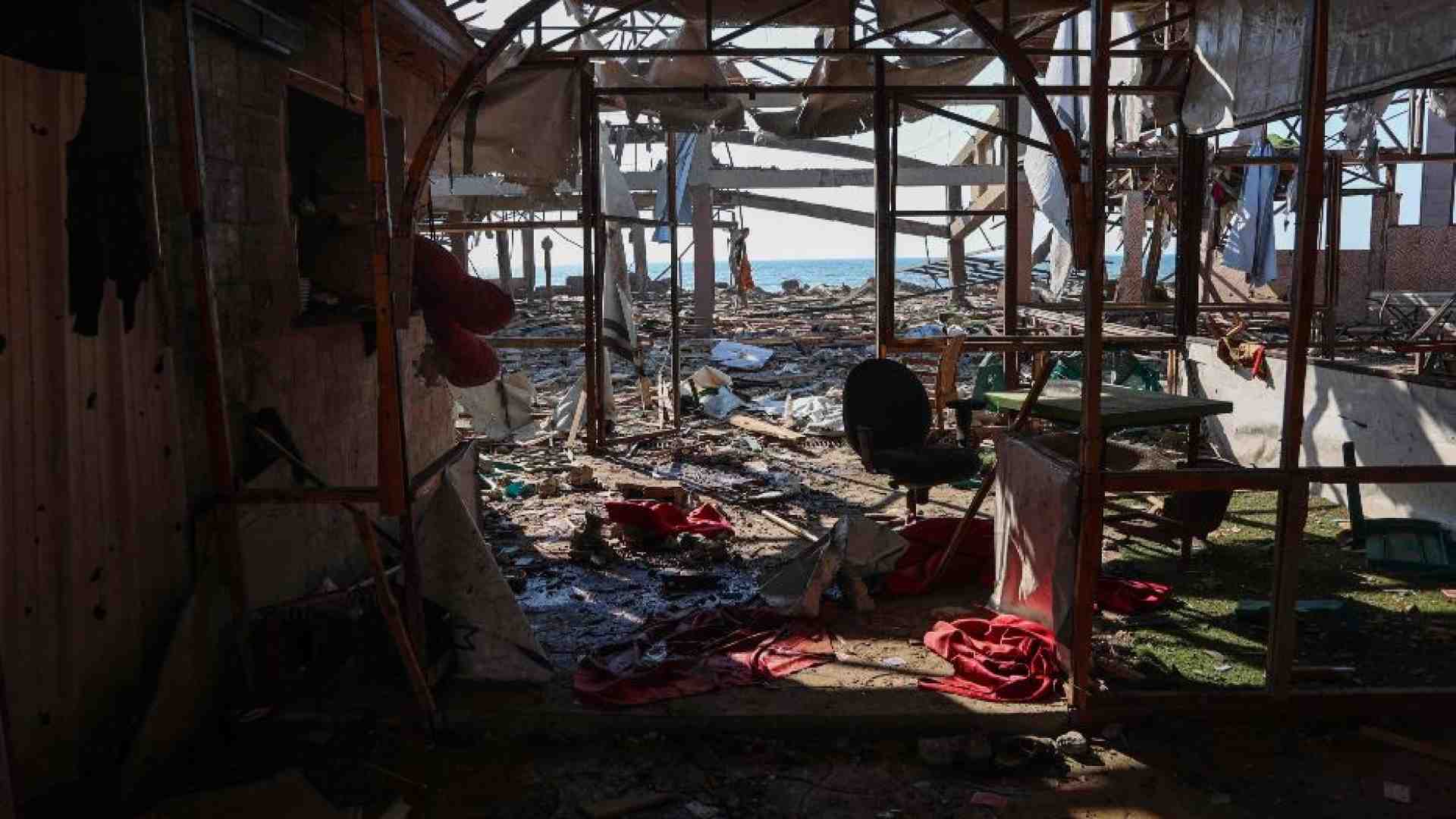 Immagine di Artisti e giornalisti le vittime all'Internet cafè. Decine di uccisi a Gaza