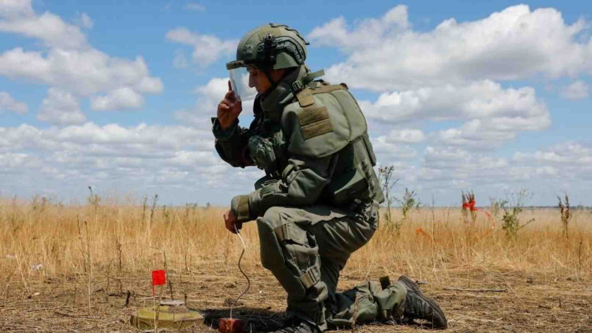 Immagine di Dentico: «Mine antiuomo in Ucraina? Così a Kiev la guerra non finirà mai»