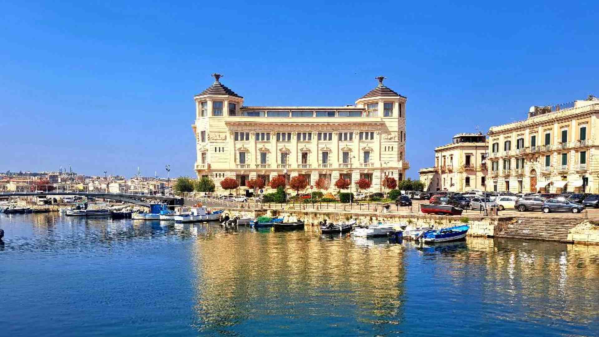Immagine di Lettere da Ortigia, così rivive il Palazzo delle Poste