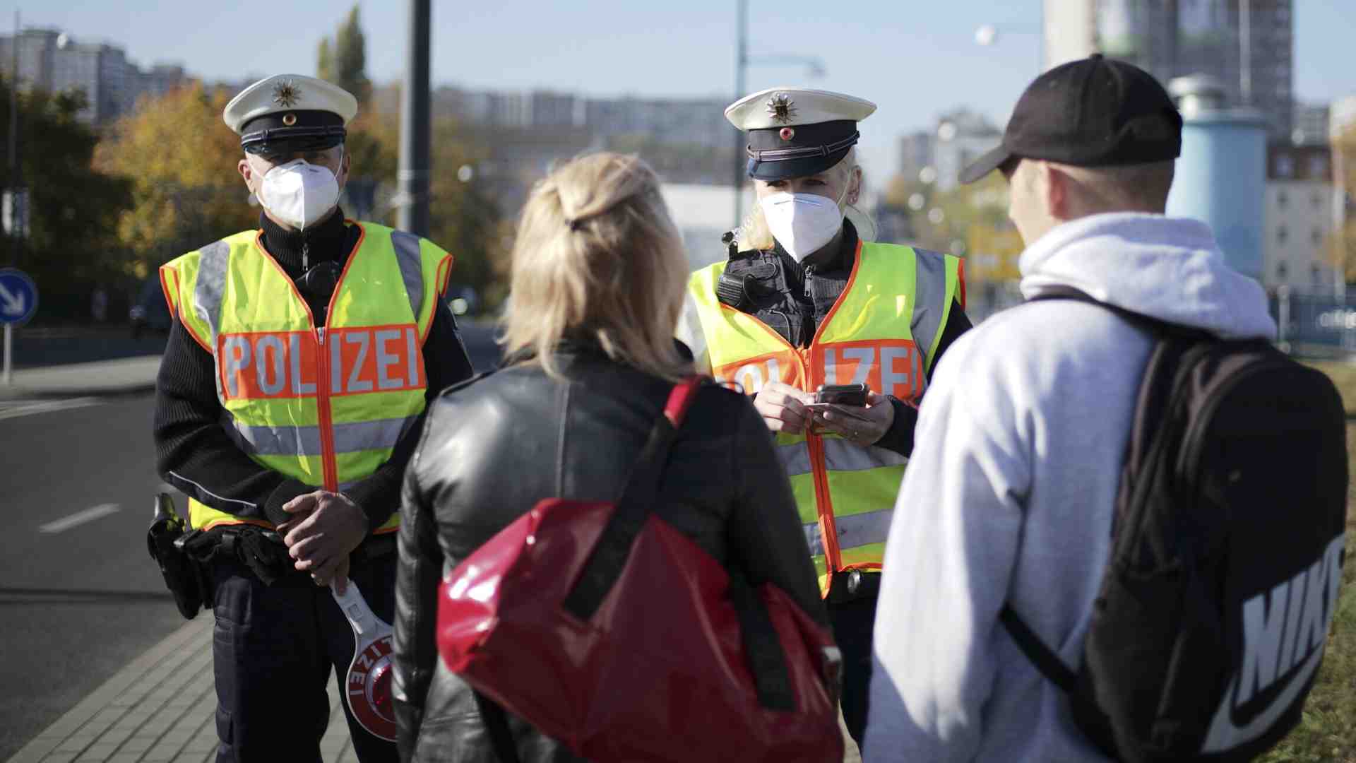 Immagine di Schengen in crisi. Così riappaiono le frontiere in Europa