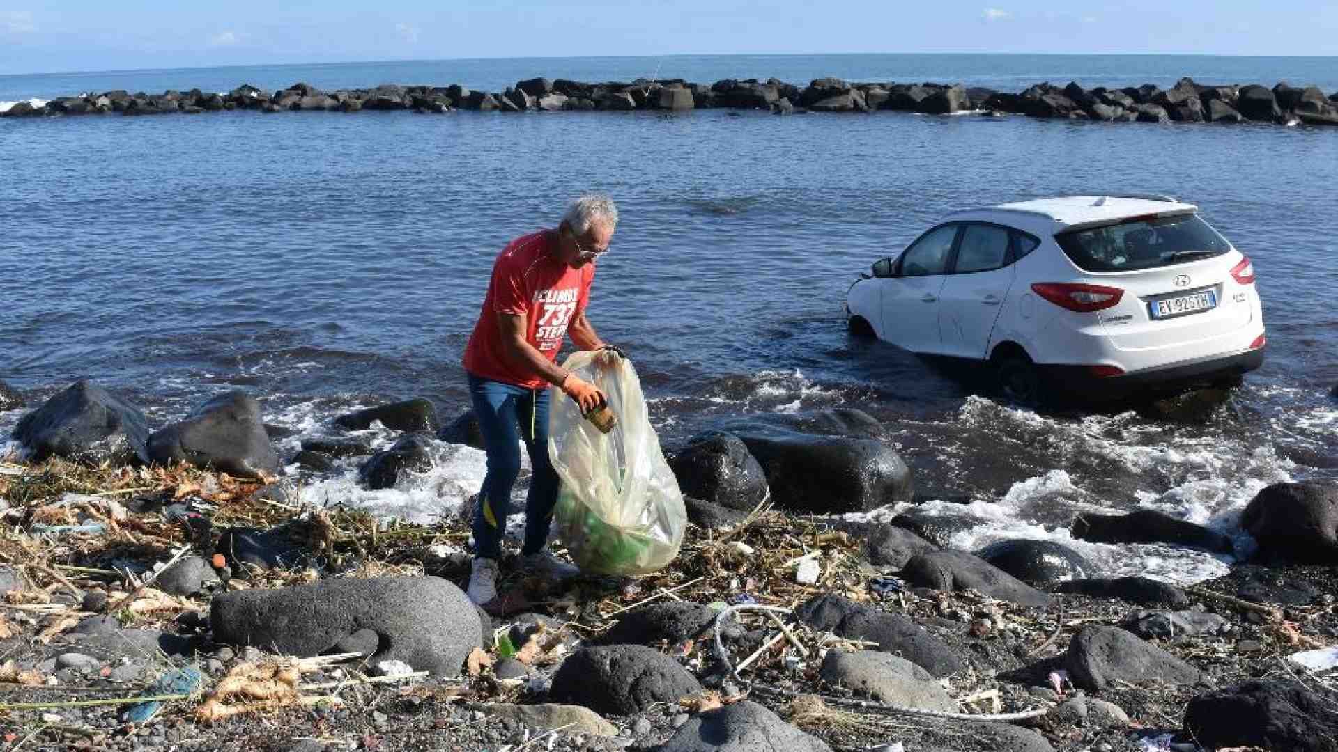 Immagine di Il Papa: la Terra cade in rovina. I poveri le vittime della distruzione