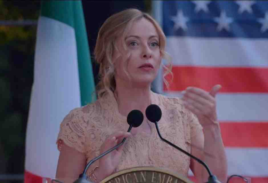 La festa all’ambasciata Usa è un raduno della destra italiana. Ma c’è Conte (con catering)