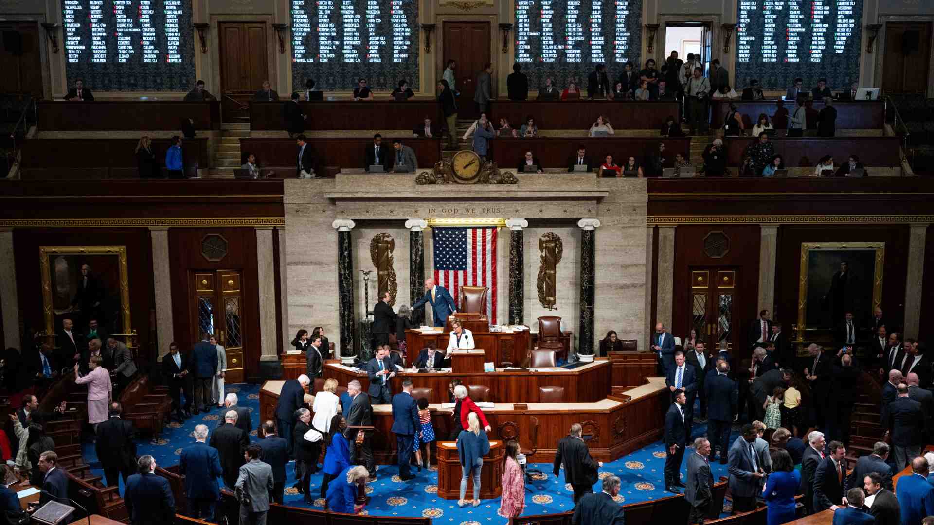 Immagine di One Big Beautiful Bill. Passa la legge di bilancio voluta da Trump, tra tagli alle tasse e alla sanità