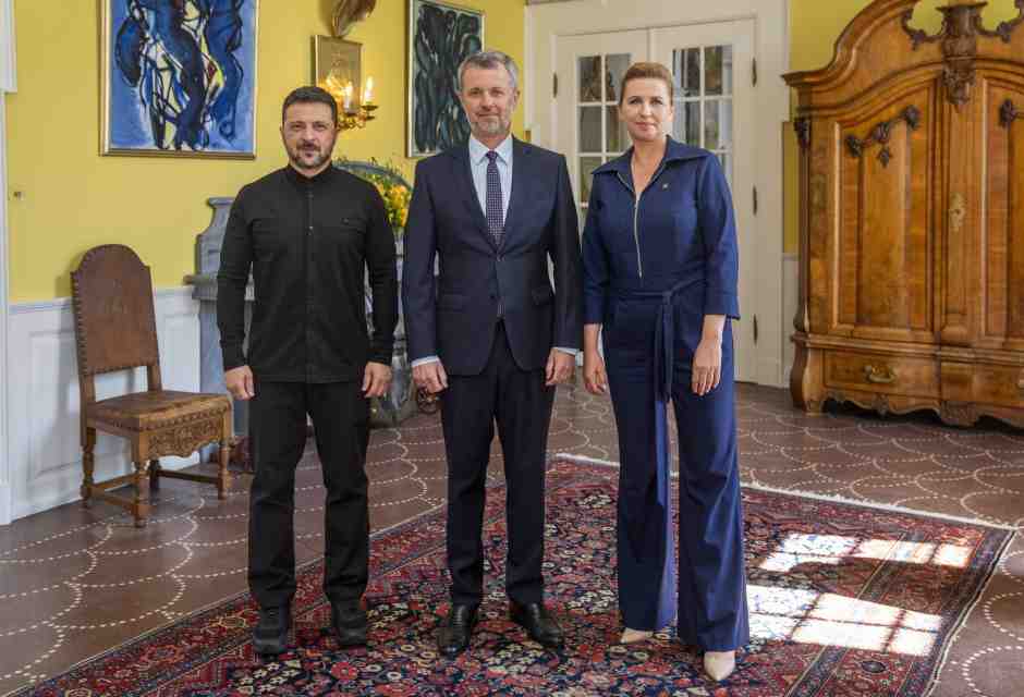 L’Ucraina cerca l’Ue. Zelensky vola in Danimarca, ma trova solo l’abbraccio di una famiglia disarmata