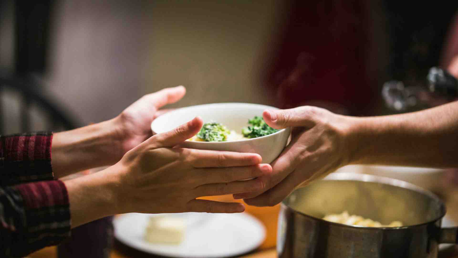 Immagine di Etimologia di una parola che significa: mangiare tutti insieme