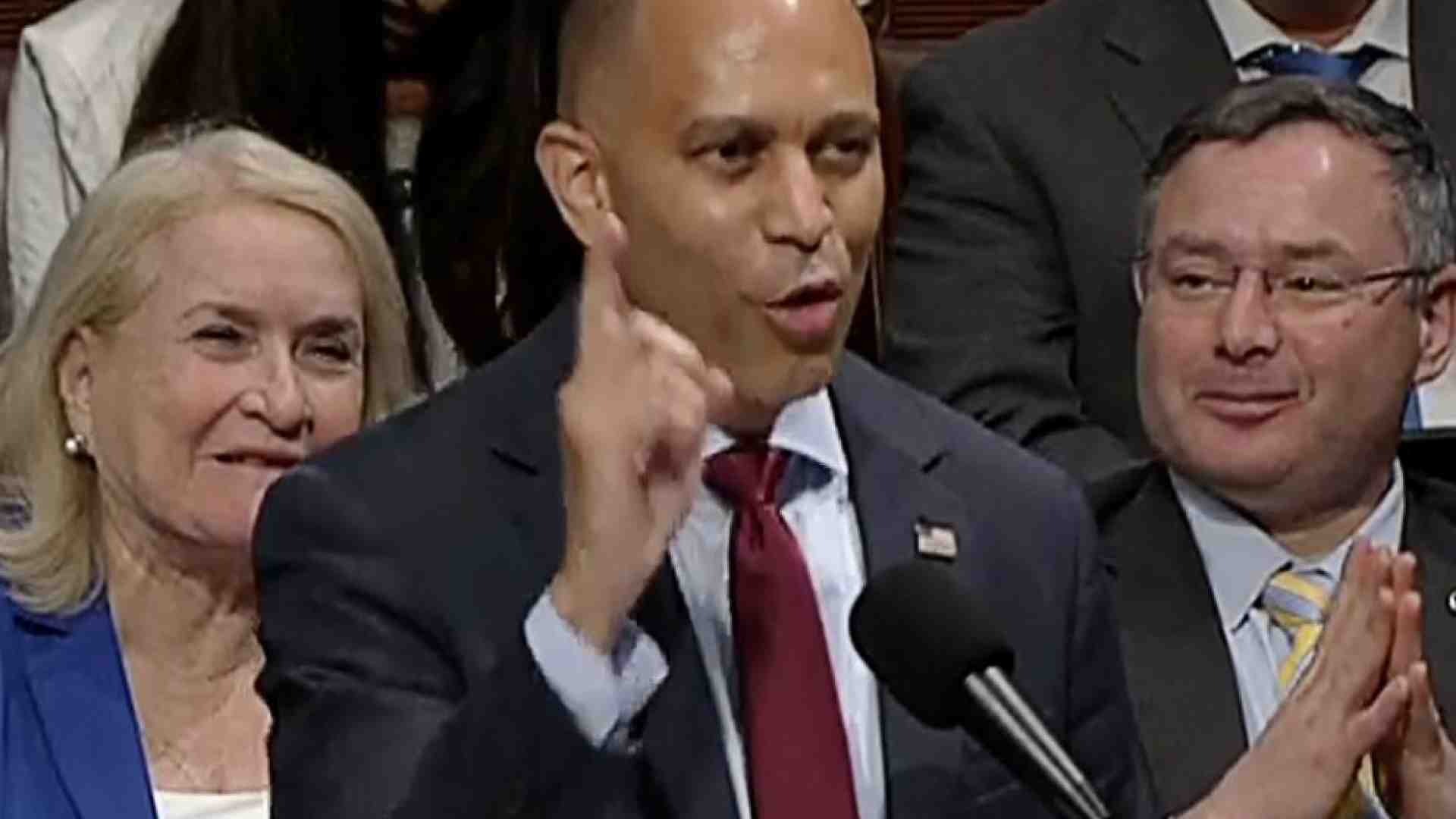 Immagine di I dem in cerca di leader: ci prova (invano) il deputato Hakeem Jeffries