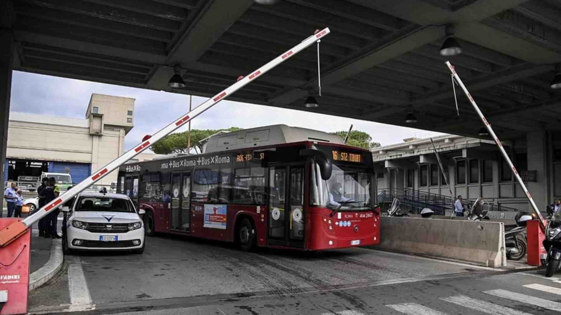 Immagine di Aggressione su un bus nella Capitale, contestata l'aggravante del razzismo