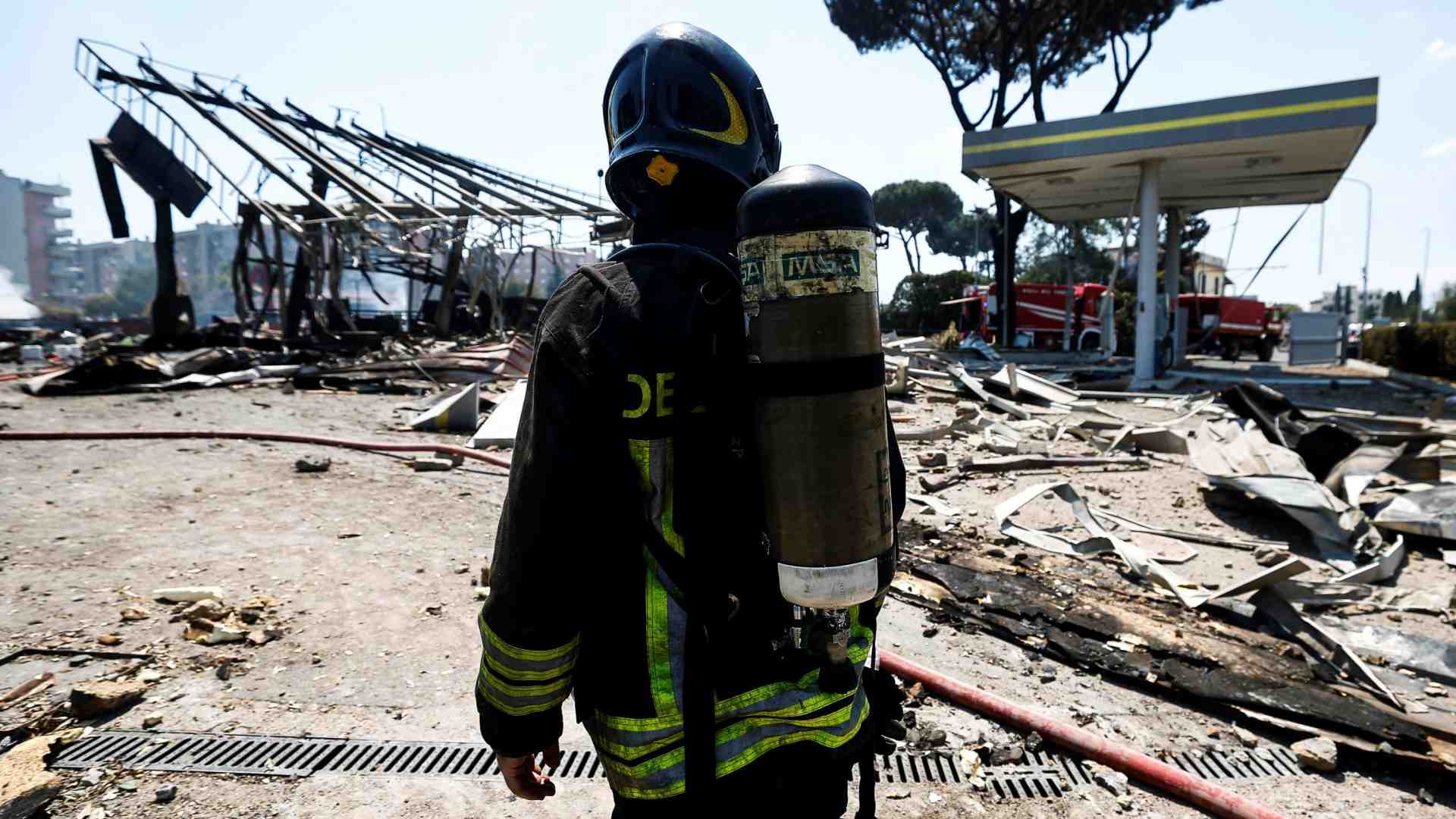 Immagine di Esplosione in distributore, decine di feriti, due gravi. L'aiuto delle parrocchie