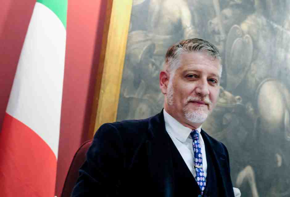 La vera storia del tax credit: 10 governi, ministri di destra, sinistra e tecnici. Un sistema esploso. L'ascia di Giuli