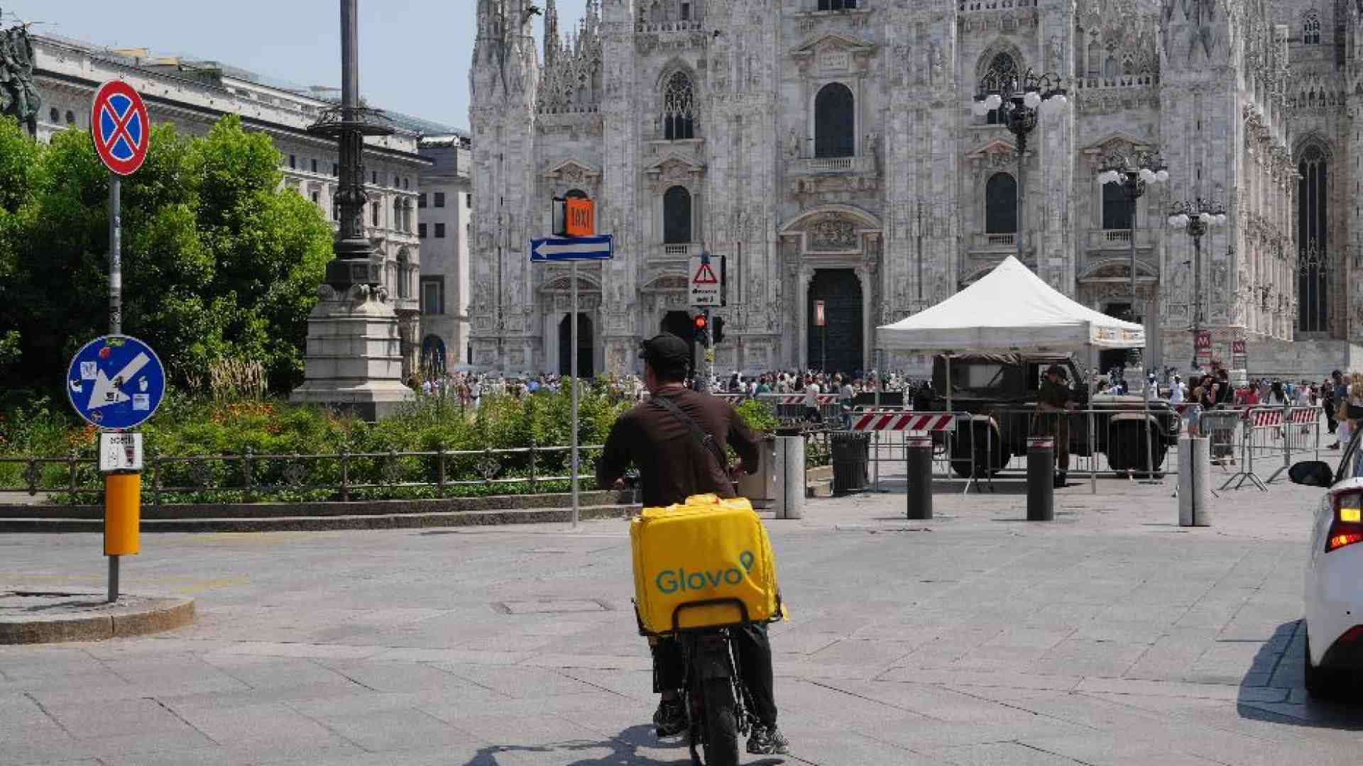 Immagine di Per tutelarli, zero tutele. Ai rider oltre al danno anche la beffa