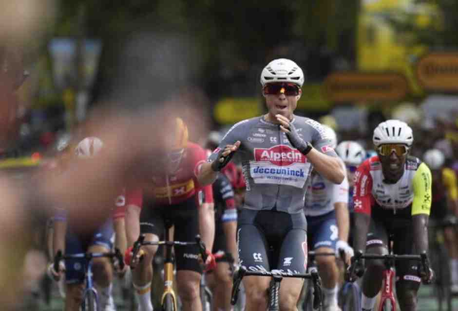Jasper Philipsen ha vinto la prima tappa del Tour de France 2025 (foto Ap, via LaPresse)