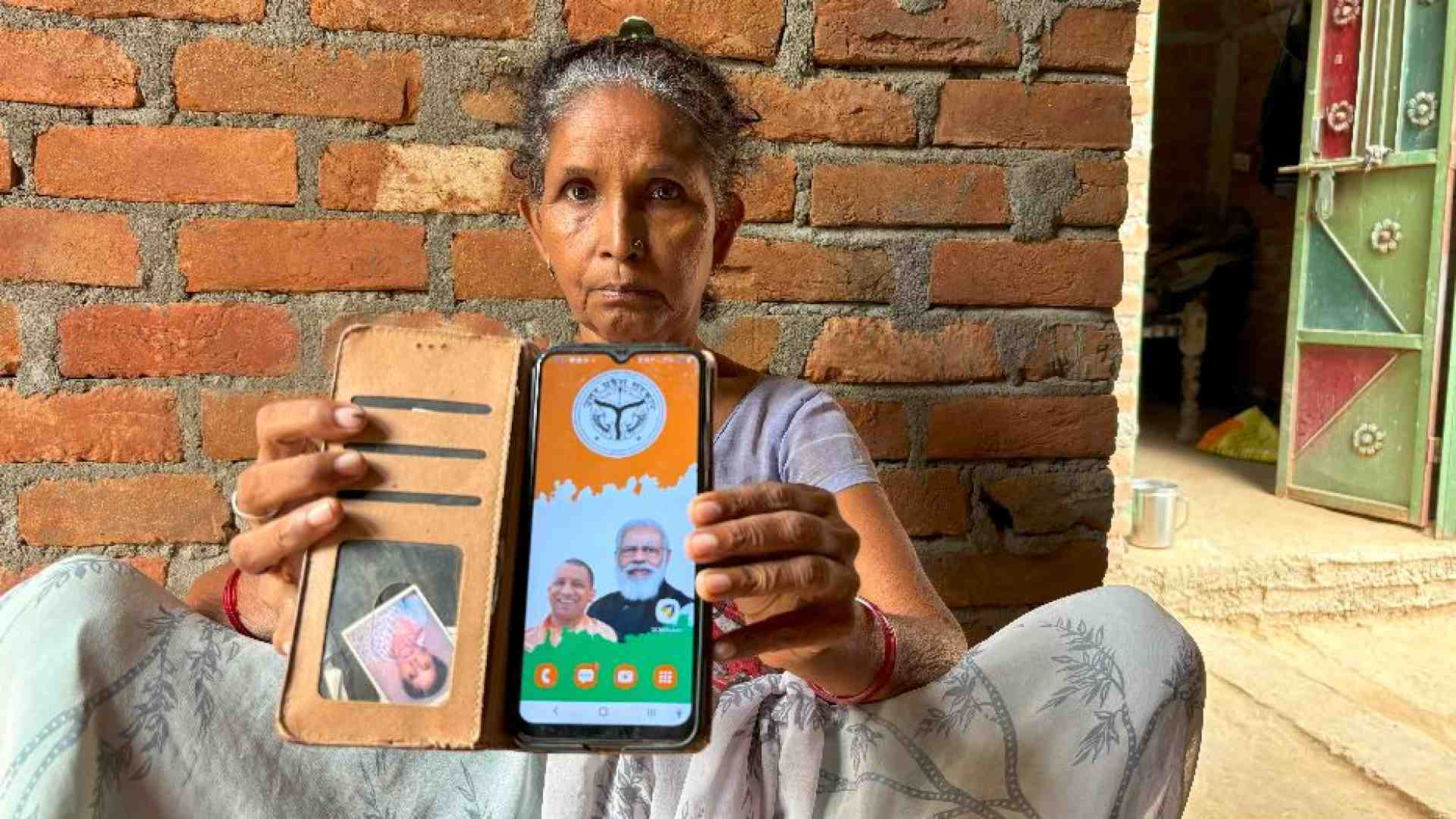Immagine di The women who hold up rural healthcare in india