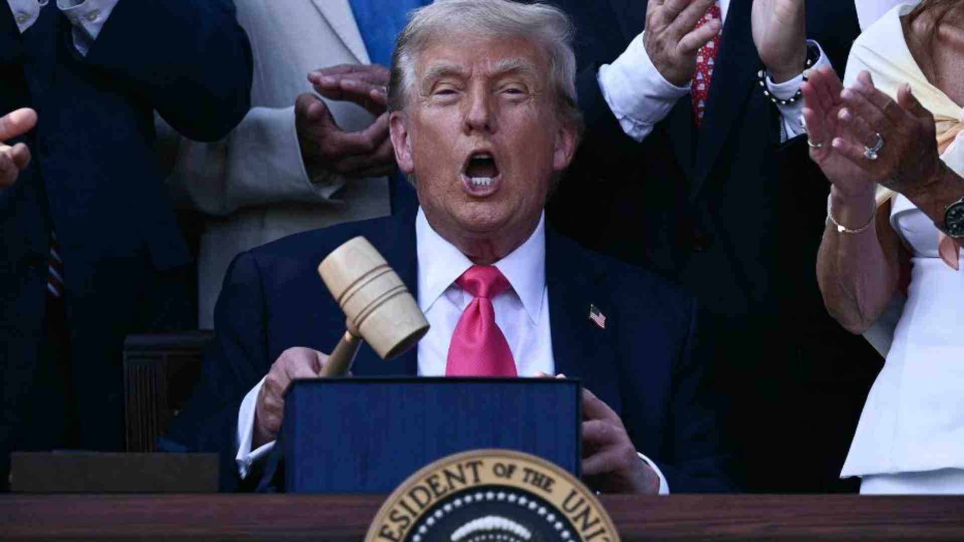 Immagine di L'ultima puntata della telenovela sui dazi: Trump li comunicherà via lettera
