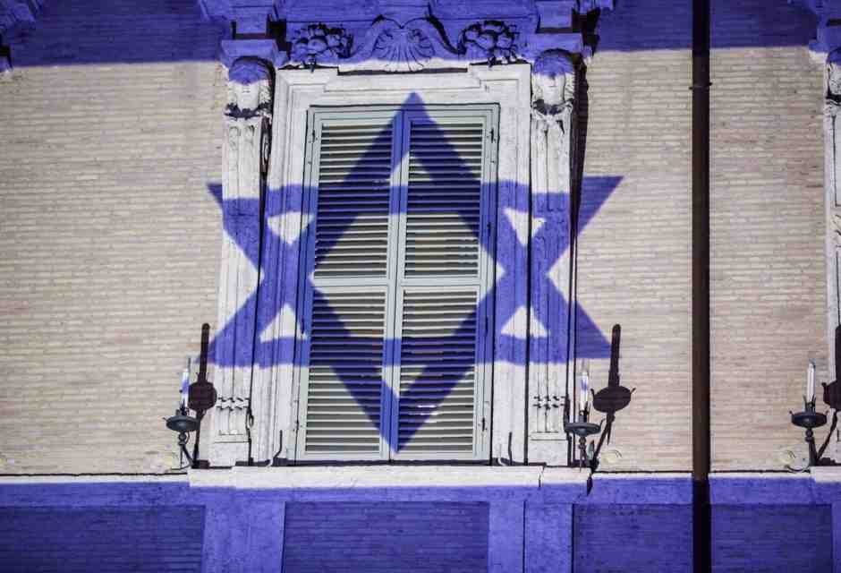 La missione impossibile di leggere un Haaretz a Teheran