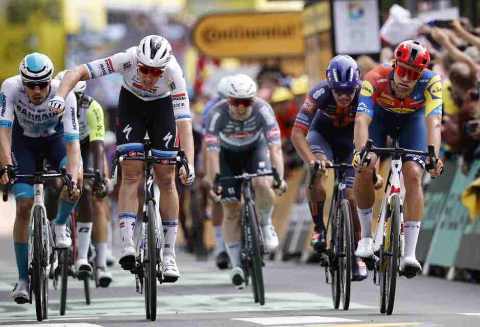 La vittoria di Tim Merlier a Dunkerque (foto Epa, via Ansa)