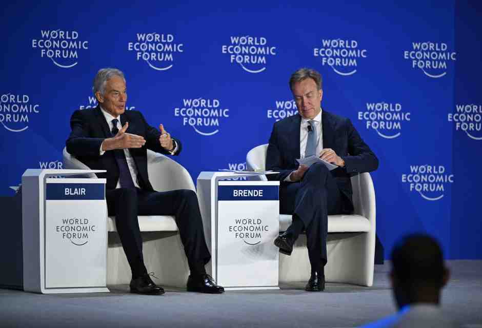 Tony Blair e B&oslash;rge Brende al Forum estivo di Davos che si &egrave; svolto a Tianjin, in Cina (foto Tong Yu/China News Service/VCG via Getty)&nbsp;<br />