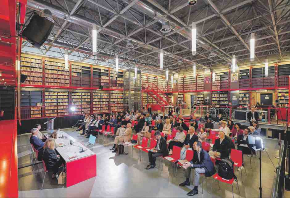La rivista della Biennale dedica il suo secondo numero &ldquo;La forma del caos&rdquo; al tema dell&rsquo;archivio (foto Andrea Avezz&ugrave;, courtesy Biennale)<br />&nbsp;<br />