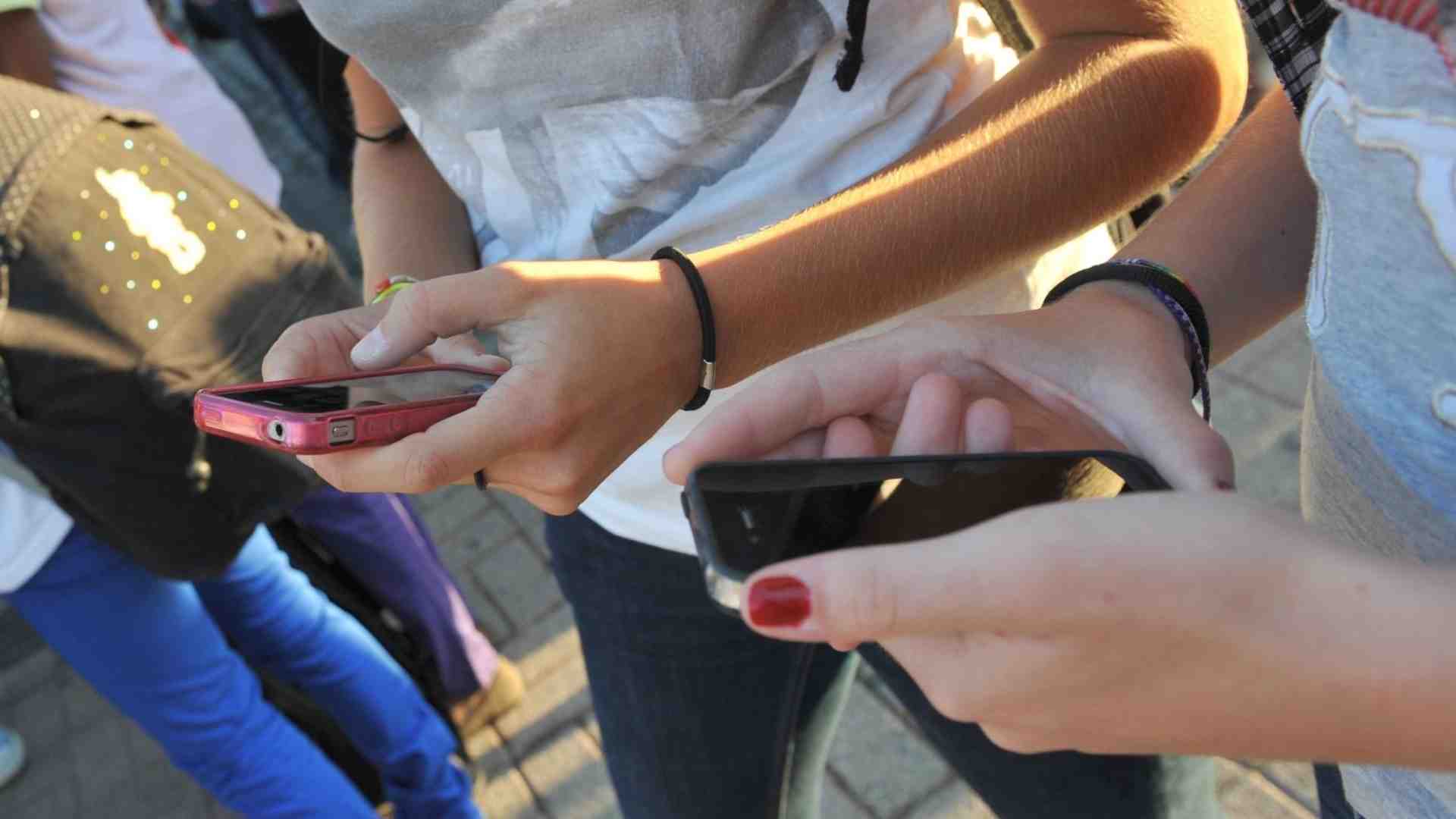 Immagine di Digital detox: e i ragazzi vanno in colonia senza smartphone
