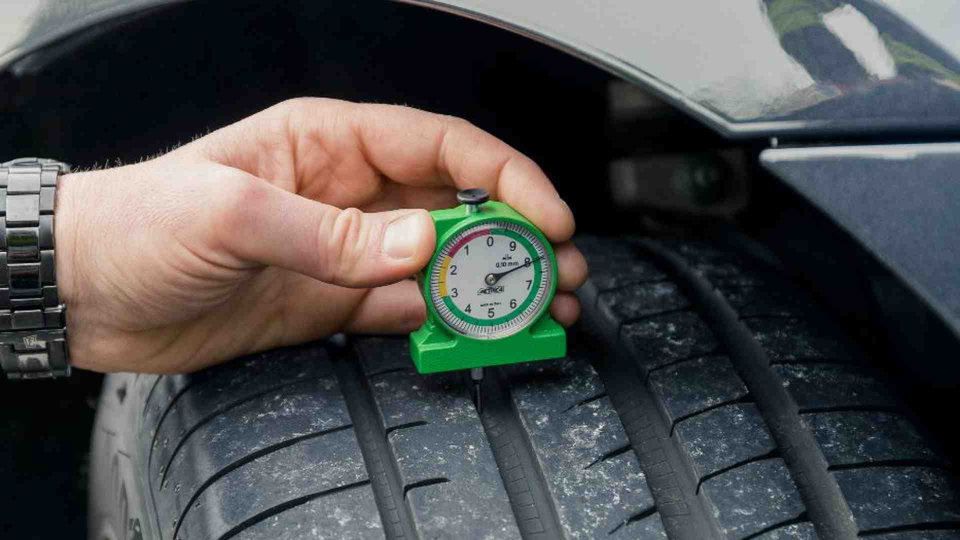 Immagine di Un'automobile su quattro viaggia con pneumatici non in regola