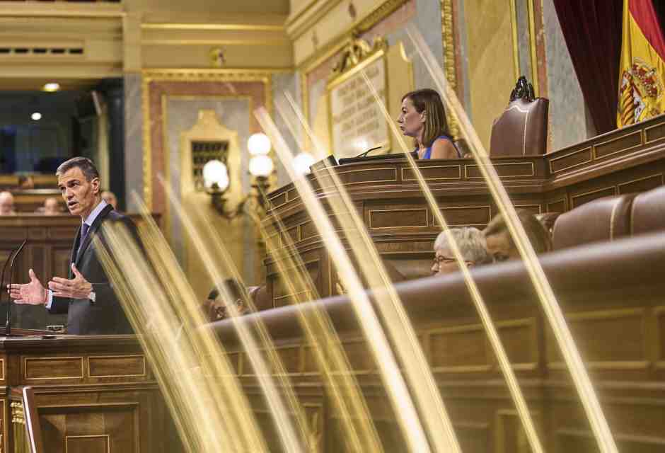 Il primo ministro spagnolo Pedro S&aacute;nchez in Parlamento a Madrid (foto LaPresse)