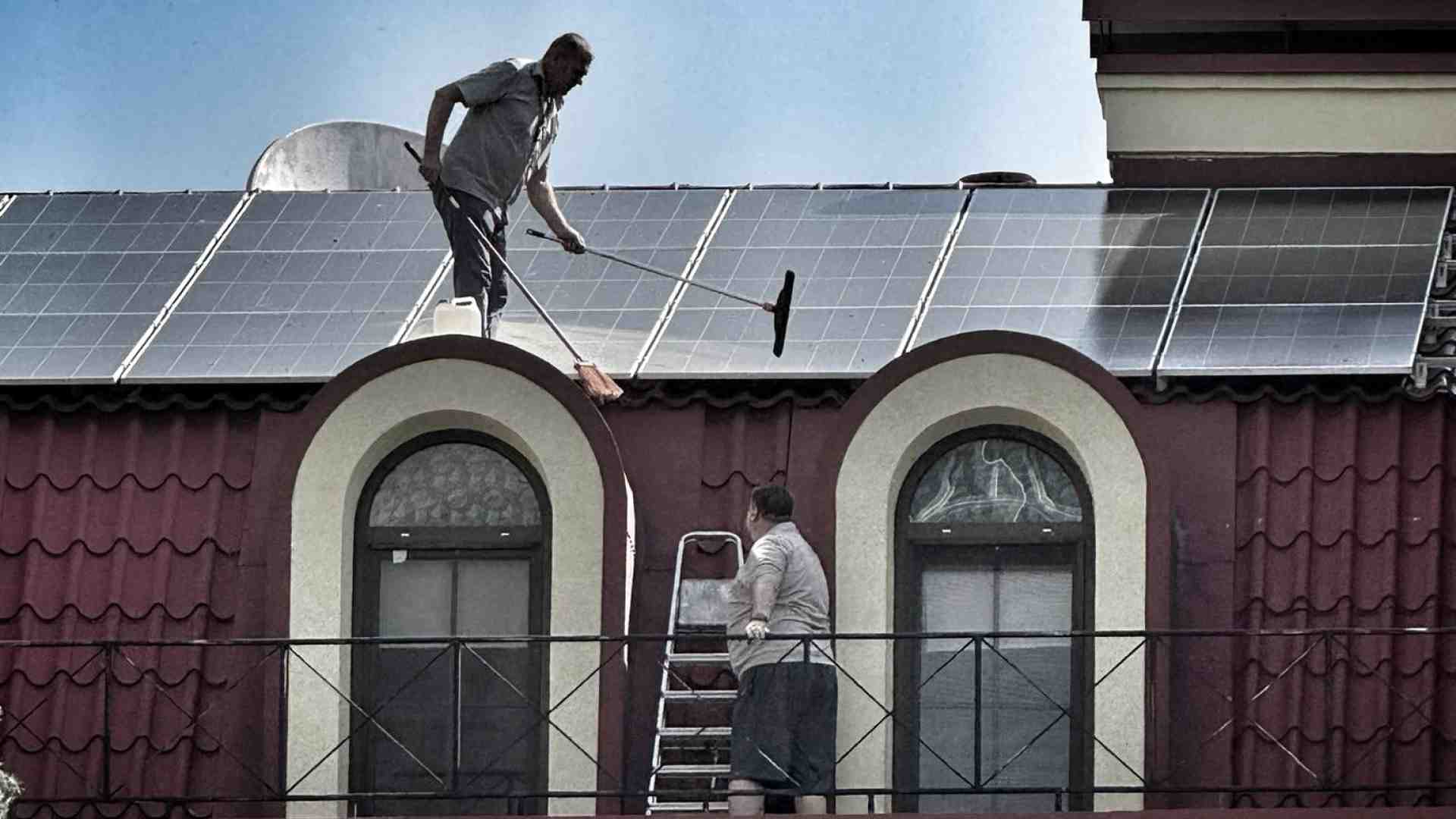 Immagine di Kiev, schegge colpiscono l'ambasciata vaticana. Dagli Usa ancora tempo a Putin