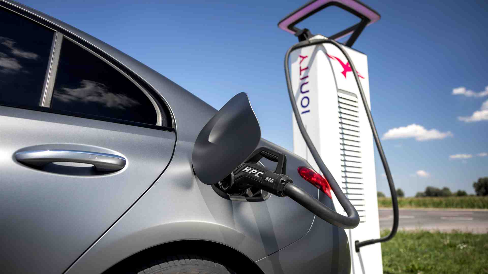 Immagine di Auto e Green Deal, sfida a colpi di dati: "Serve un organo di controllo"