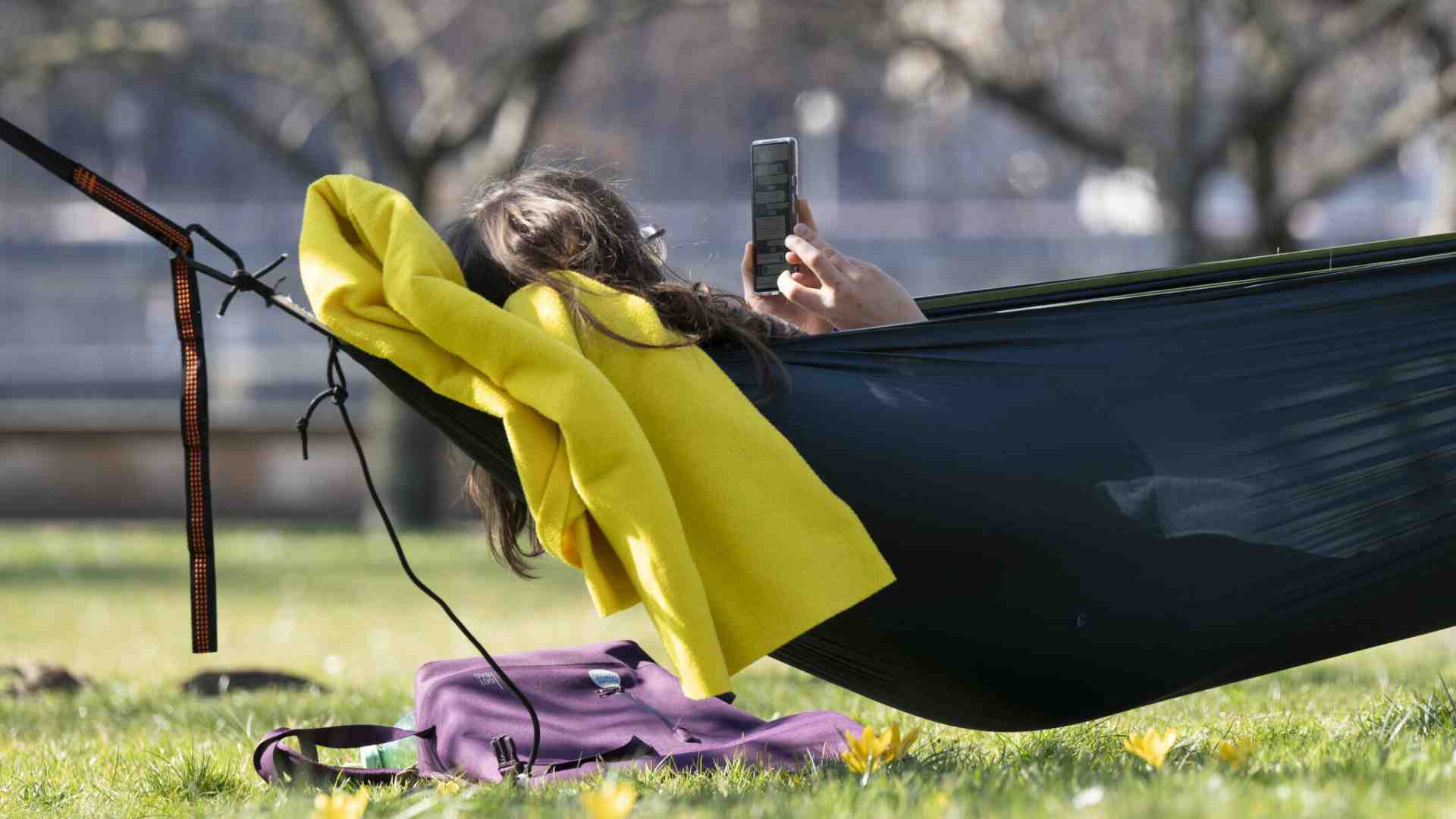Immagine di La grande ritirata. Sui social ci siamo ancora, ma solo a osservare. Cosa? Le réclame