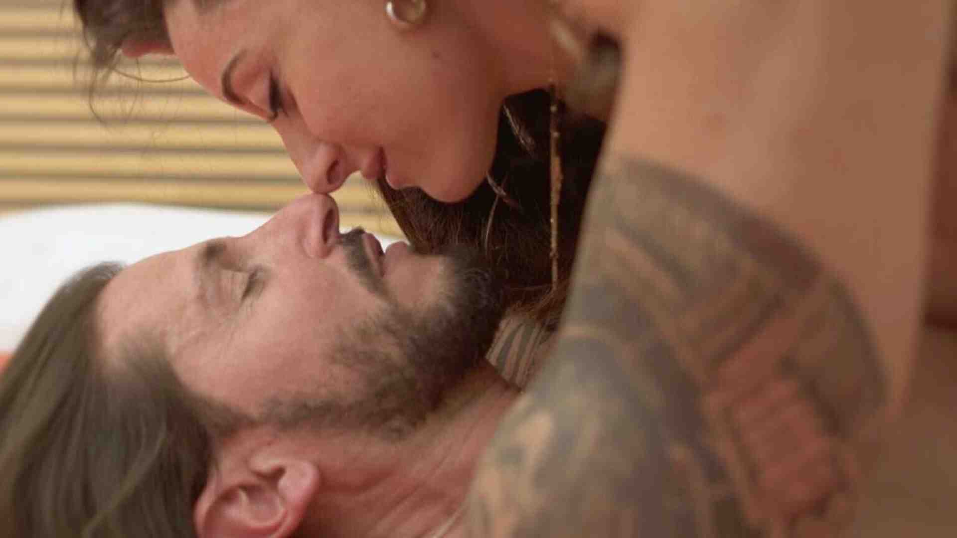 Immagine di Mattinata hot alla Camera: lo schermo trasmette il programma "Alta infedeltà" al posto delle interpellanze