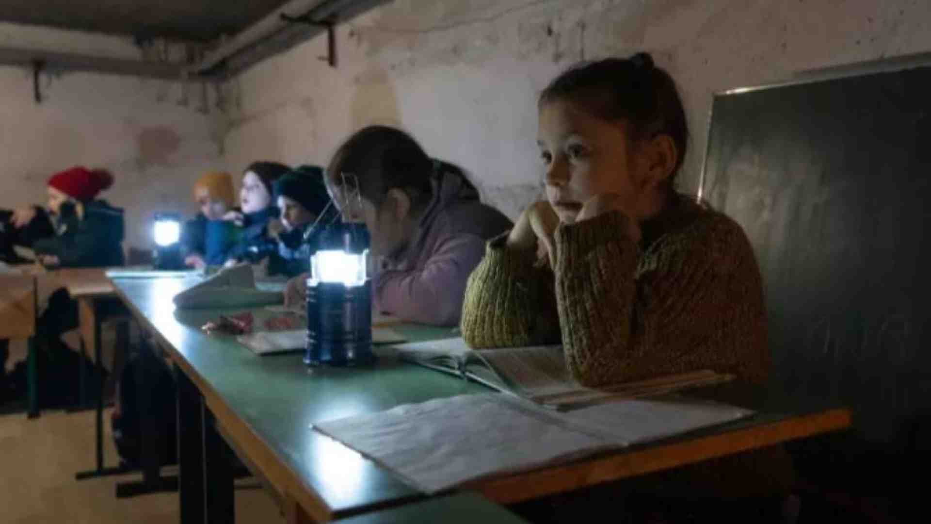 Immagine di La scuola in Ucraina non è finita: «Così i bimbi stanno insieme. Sottoterra»