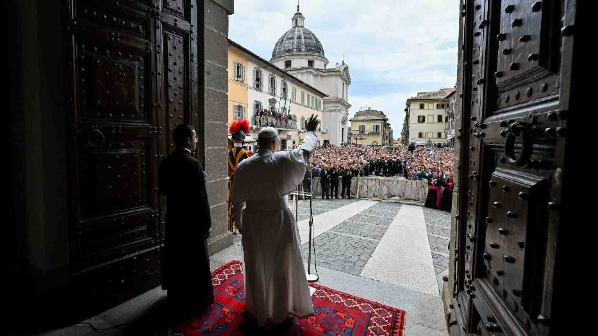 Immagine di Il Papa: tanti i popoli spogliati e derubati da guerra e povertà