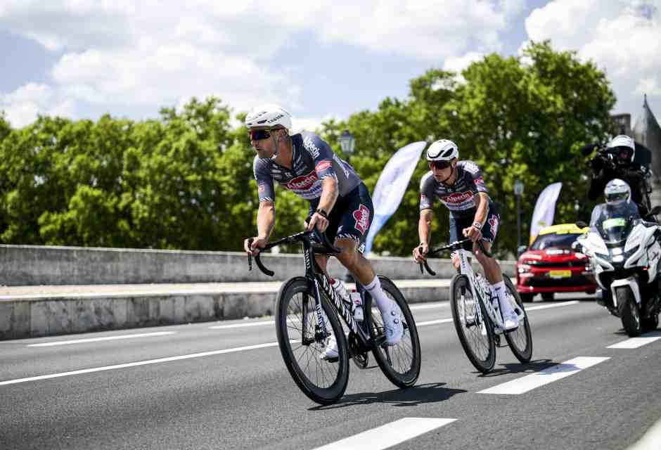 Jonas Rickart e Mathieu van der Poel in fuga durante la nona tappa del Tour de France (foto di Charly Lopez per A.S.O.)&nbsp;<br />
