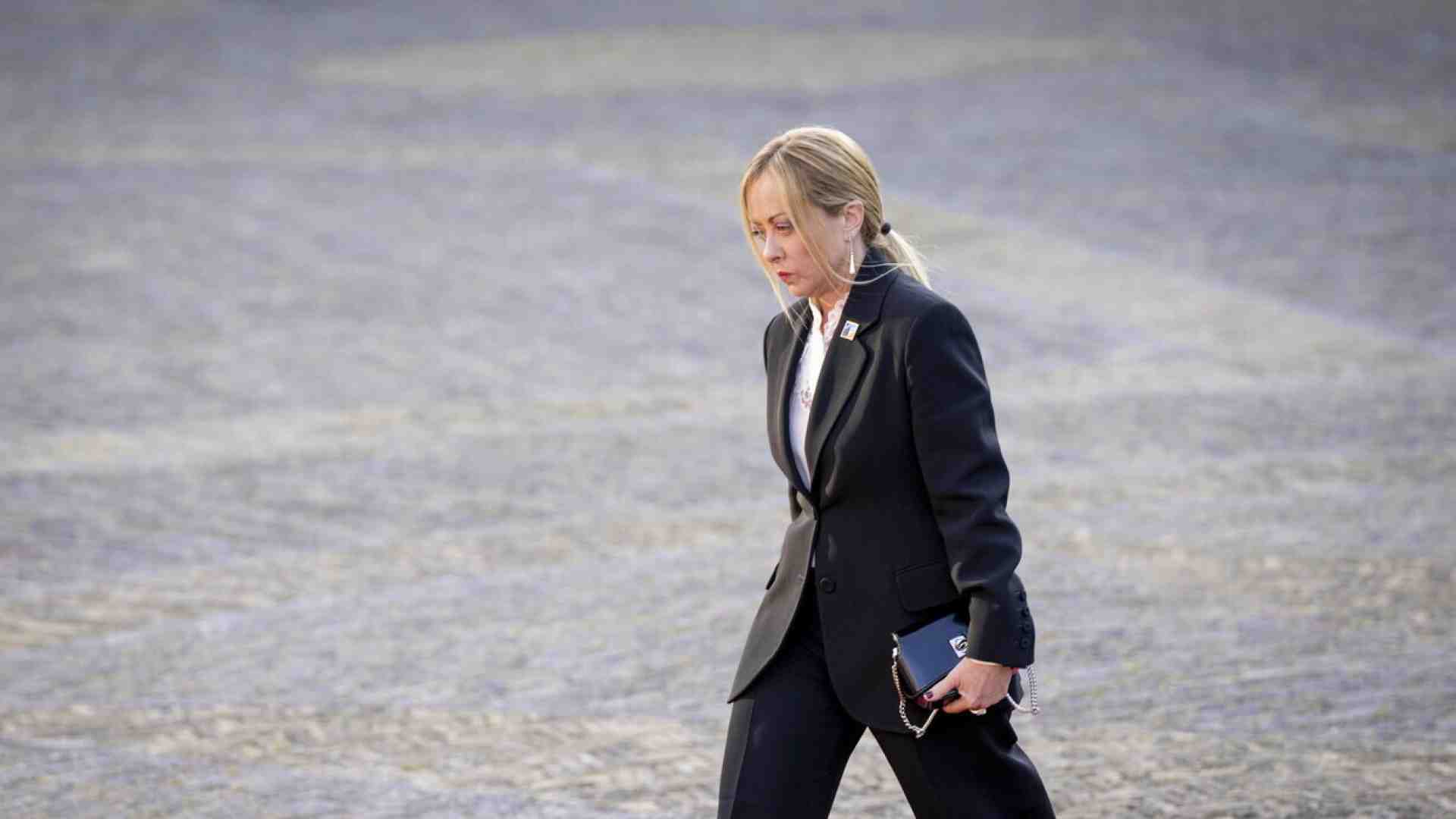 Immagine di Meloni sui dazi punta sul "modello Starmer". Mentre la Lega attacca l'Ue