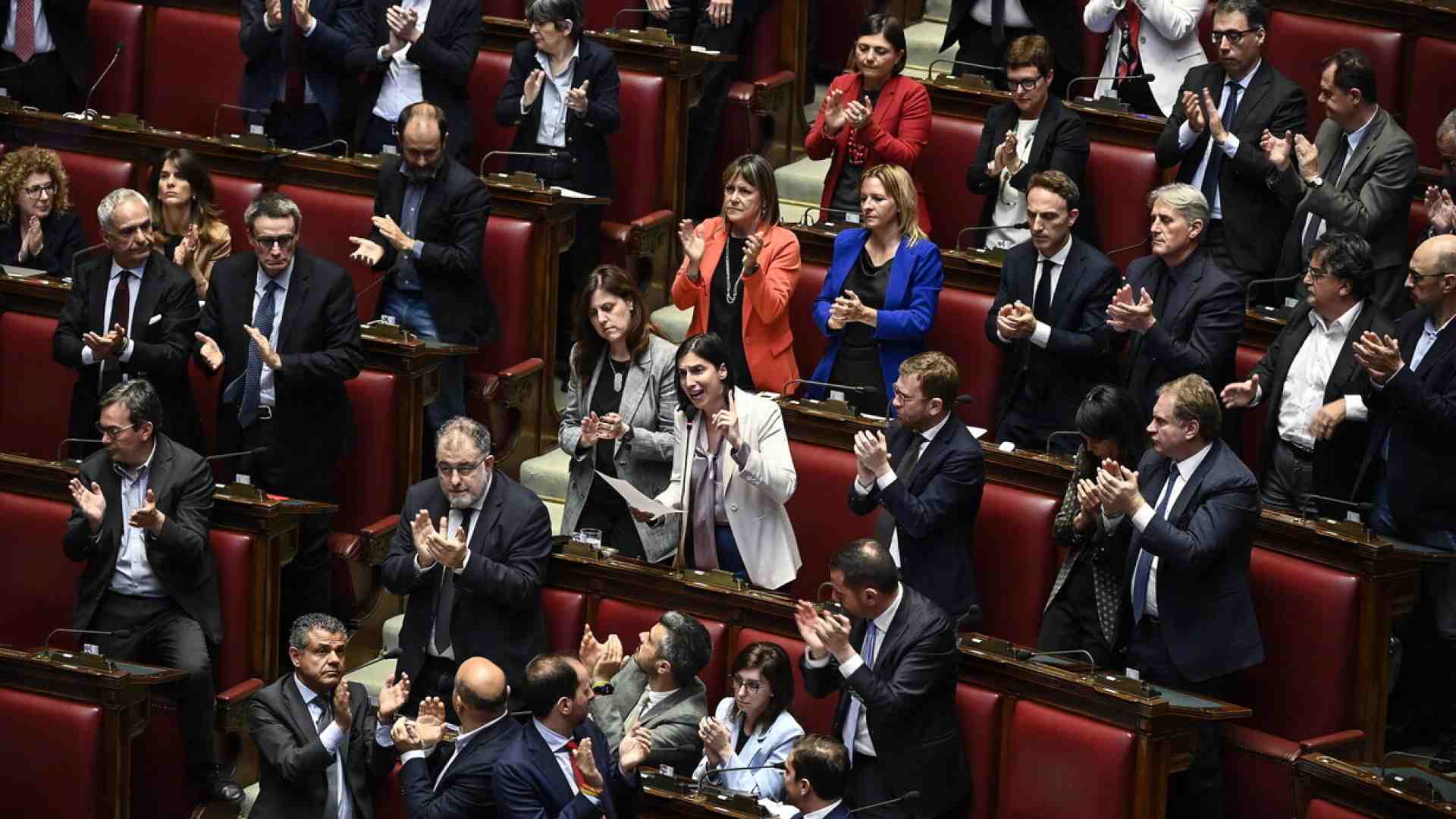Immagine di Le critiche dell’opposizione sul ruolo italiano sui dazi sono fuori dal mondo