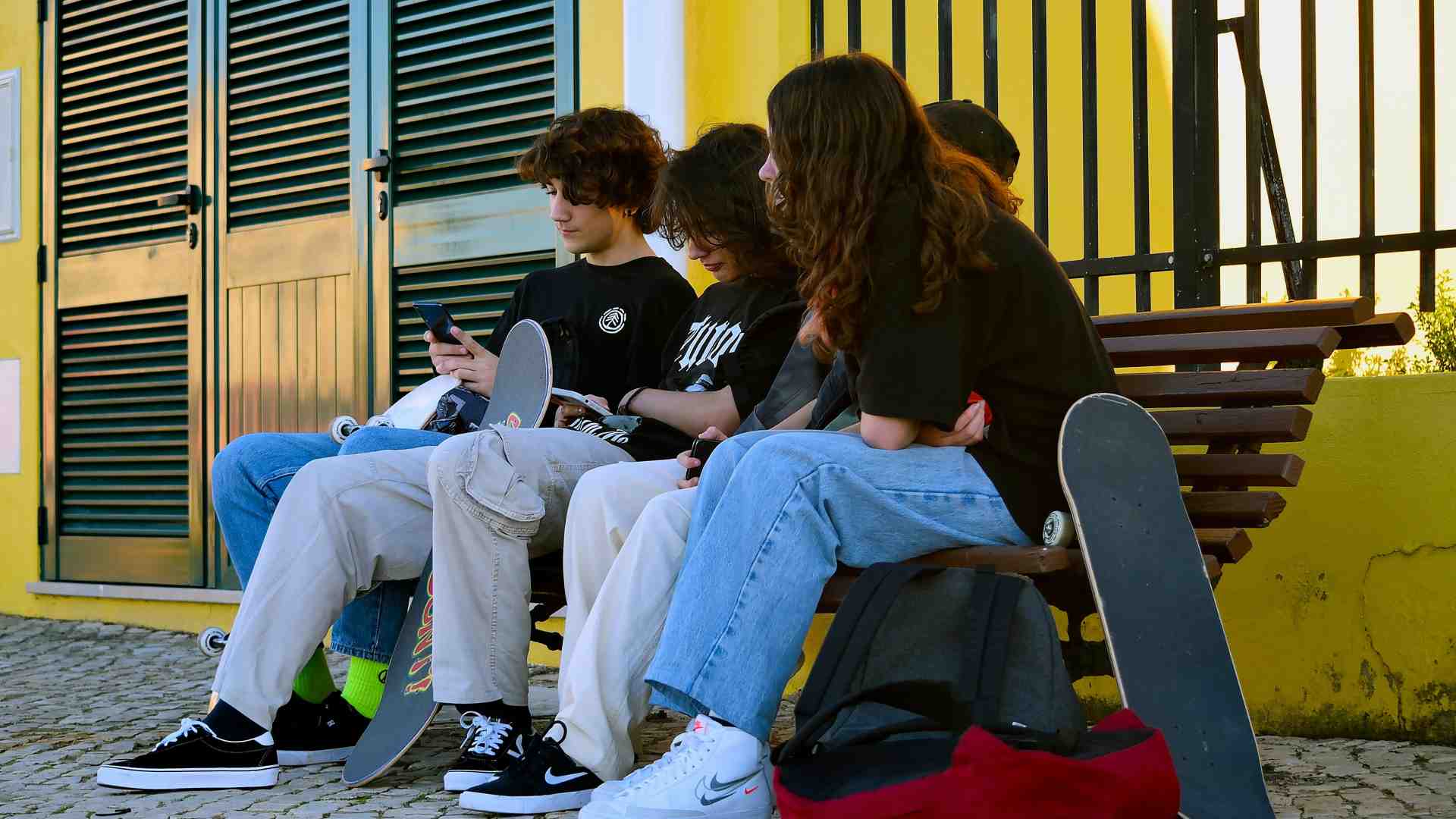 Immagine di Manifesto per vivere meglio: telefonare mai, lavorare poco, amare solo le green flag