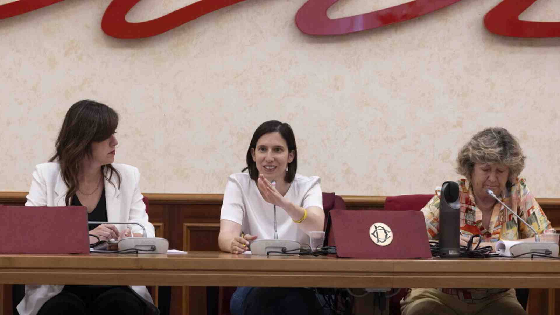 Immagine di Elly di lotta: snobba Orsini e lancia la pdl contro il part time involontario
