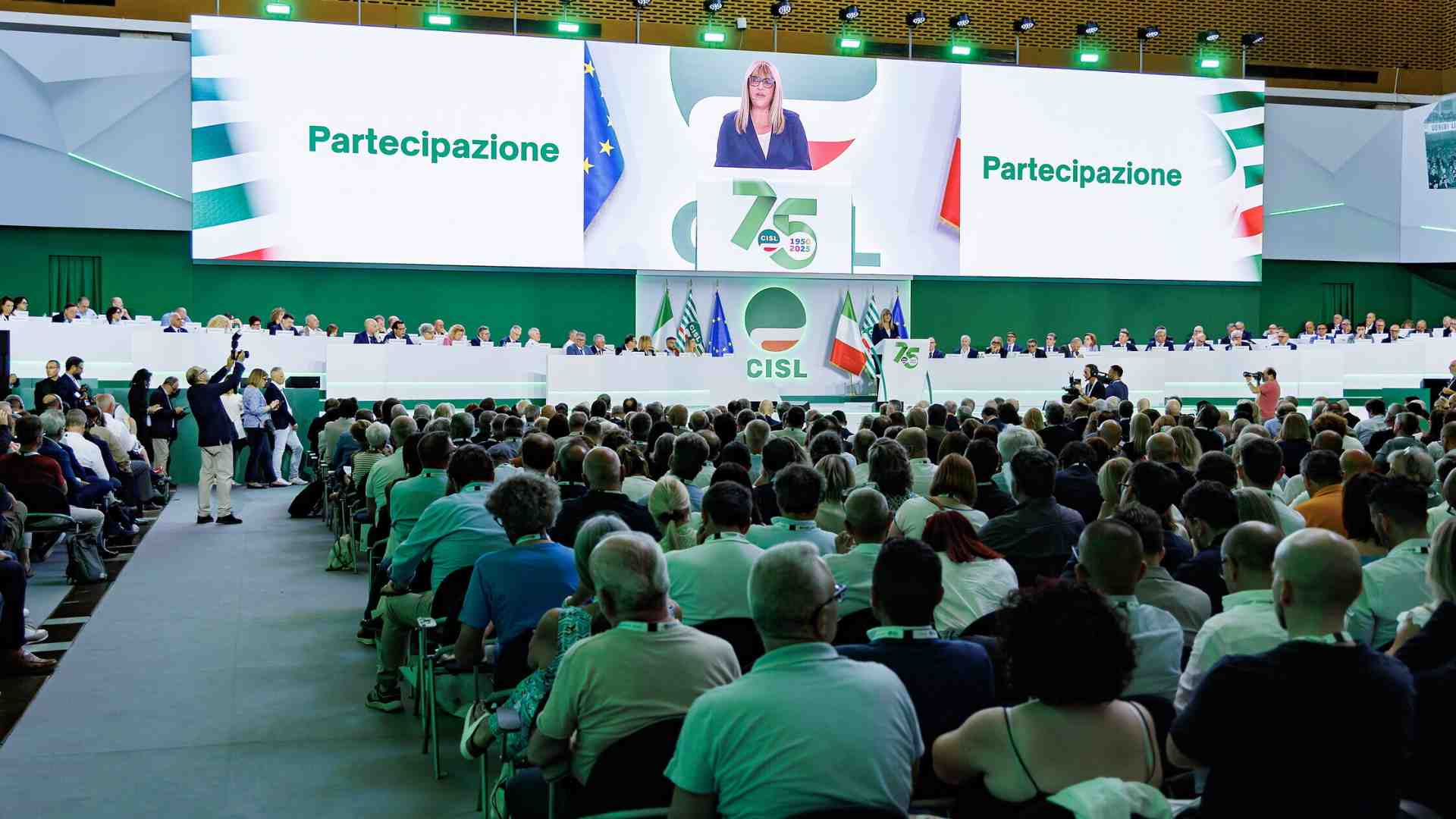 Immagine di Schlein in prima fila al congresso della Cisl. Fumarola: "Ora un patto della responsabilità"