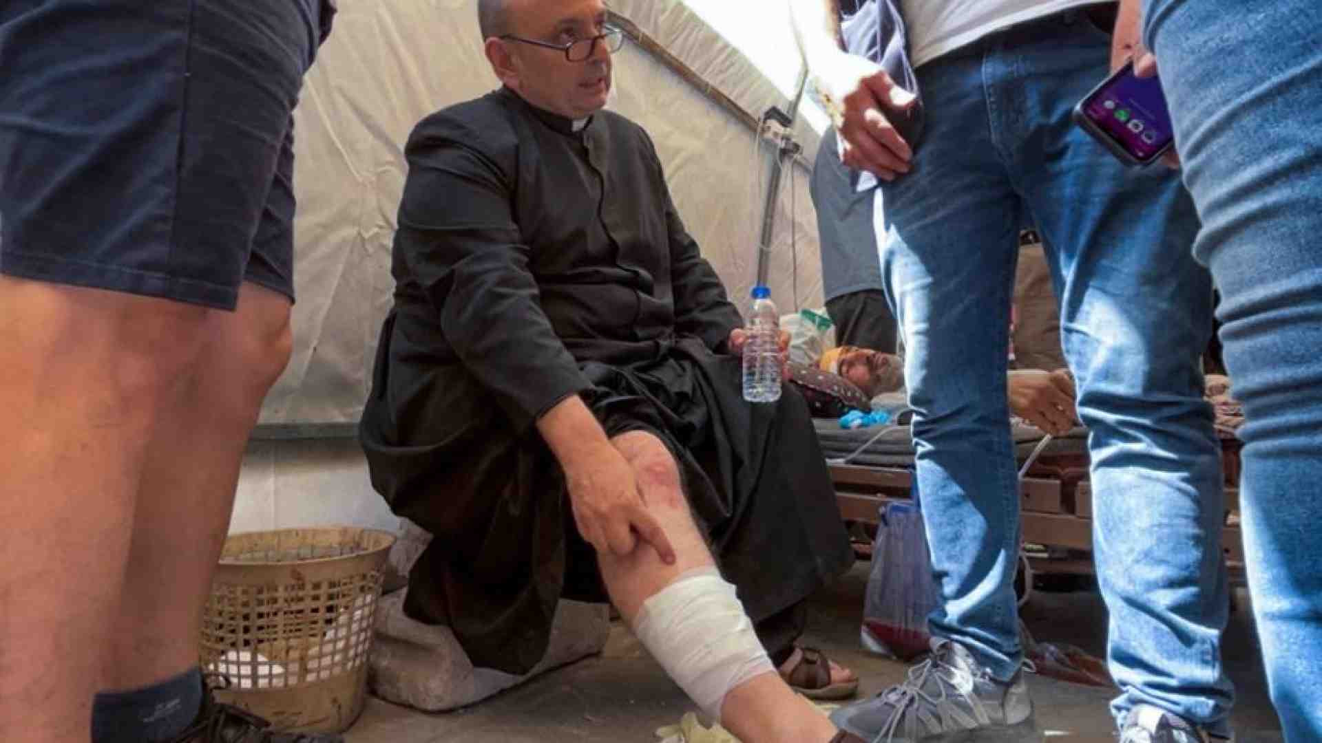 Immagine di Bombe sulla parrocchia: 3 morti senza ragione. Il Papa: fermatevi