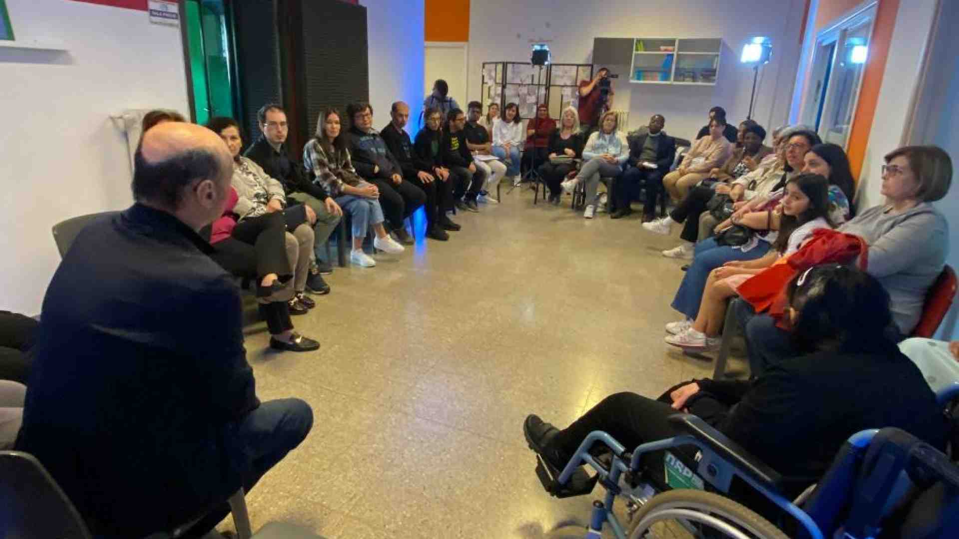 Immagine di Riverdersi ragazzi solitari tra questi campioni di umanità