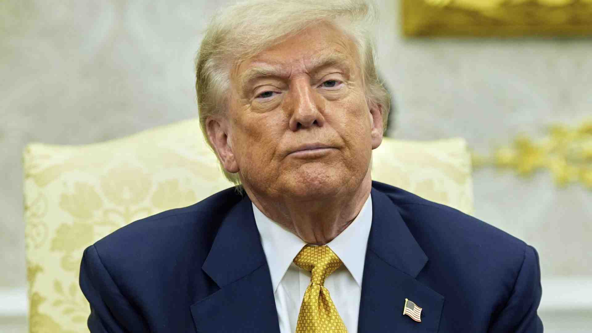 Immagine di Trump sfuria con il Wsj, poi dà un contentino ai Maga su Epstein