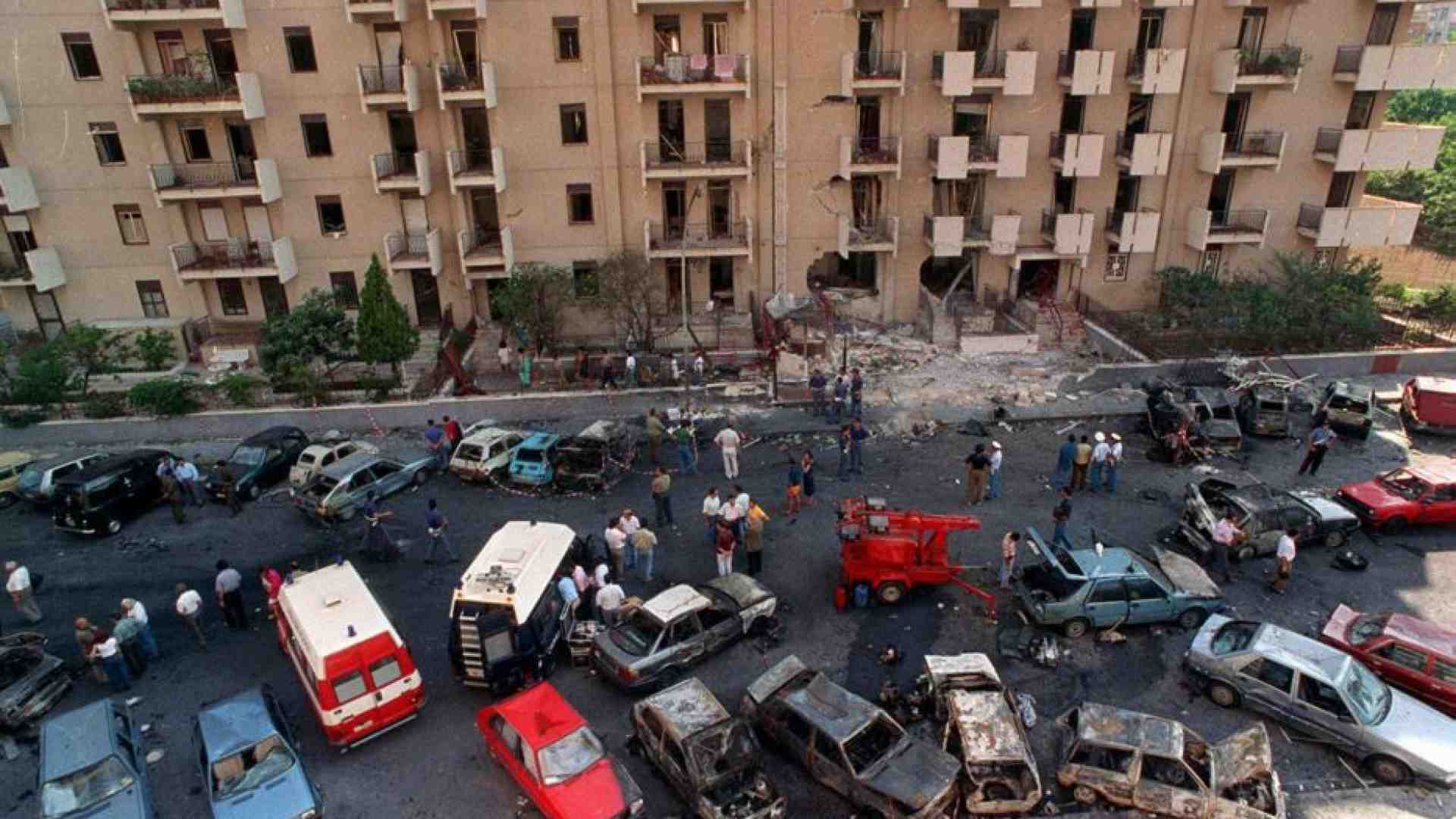 Immagine di Borsellino e la strage di Via d'Amelio: 33 anni di misteri