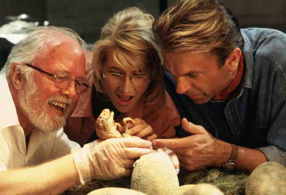 Una scena da &ldquo;Jurassic Park&rdquo; di Steven Spielberg con Richard Attenborough, Laura Dern e Sam Neill&nbsp;<br />