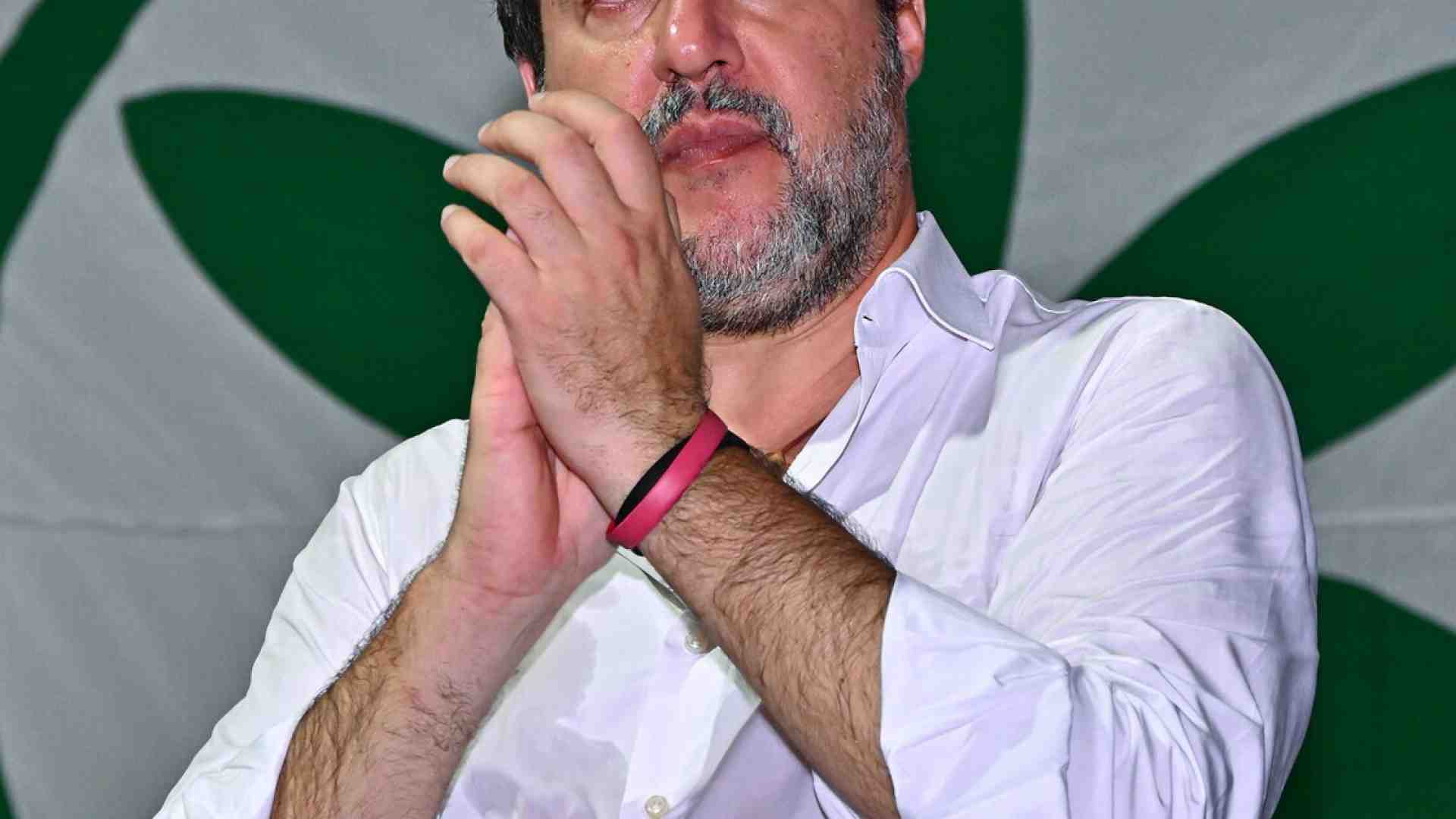 Immagine di Berlinguer, Striscia, Le Iene, Barra e gli opinionisti: ecco perché a Salvini non piace più Mediaset